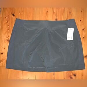 Women’s green Athleta skort 16”. NWT